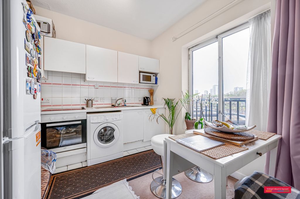 Property photo 1 of 4 Kitchen