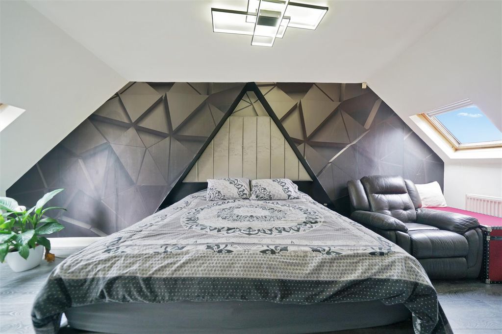 Property photo 3 of 31 Loft Bedroom