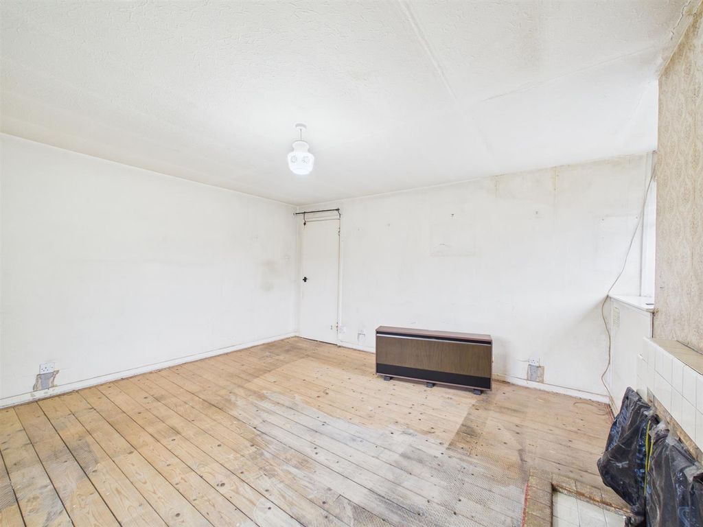 Property photo 3 of 14 Cam01486G0-Pr0971-Still007.Jpg