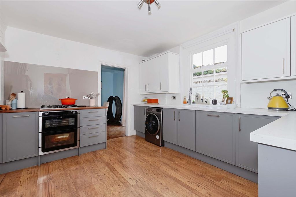 Property photo 3 of 22 Cambridge Road_15.Jpg