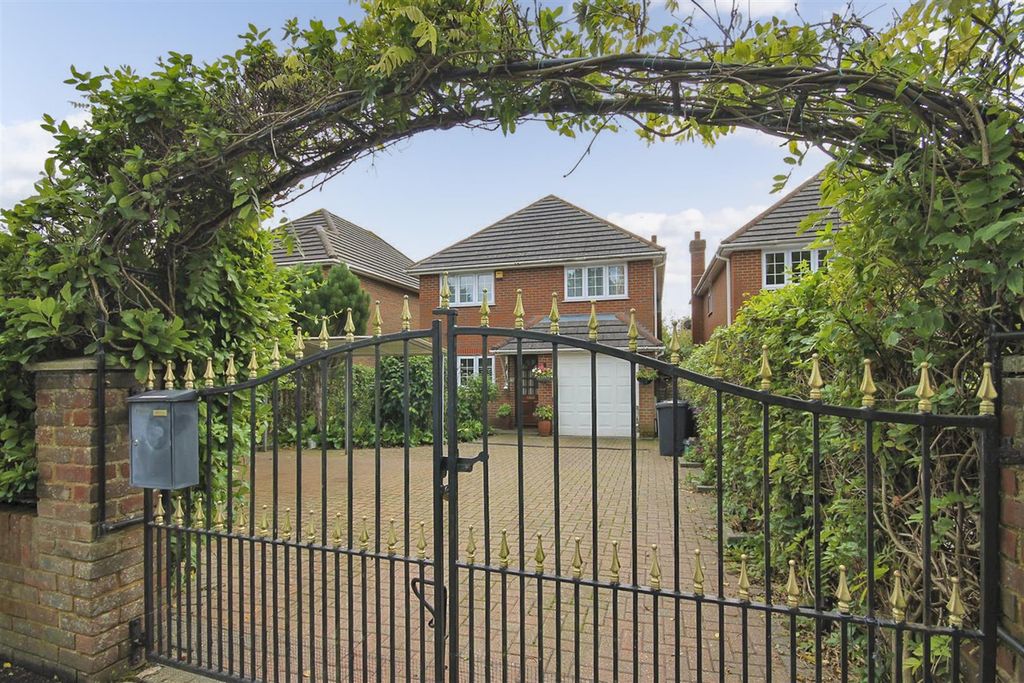 Property photo 1 of 18