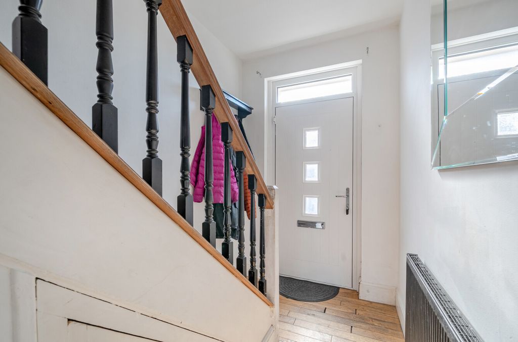 Property photo 2 of 22 1433235-16-69ba85...