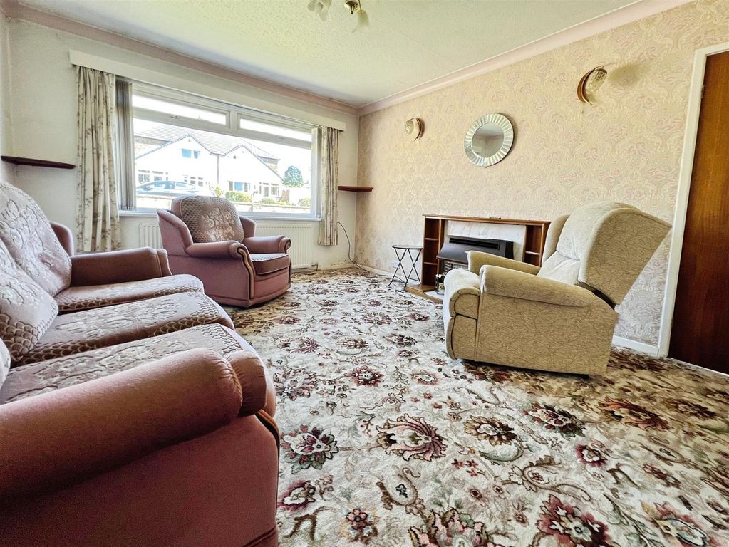 Property photo 2 of 20 Lounge