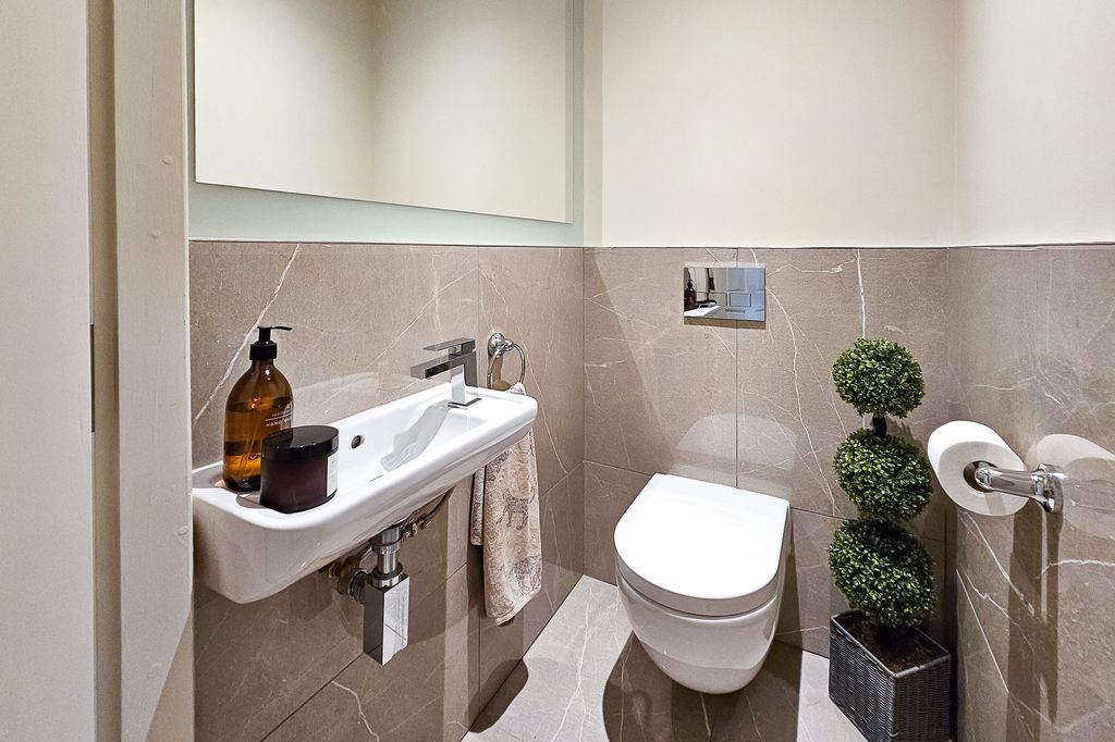 Additional image 21 of 2 bed flat for saleVictoria Avenue, 21 Victoria Avenue HG1