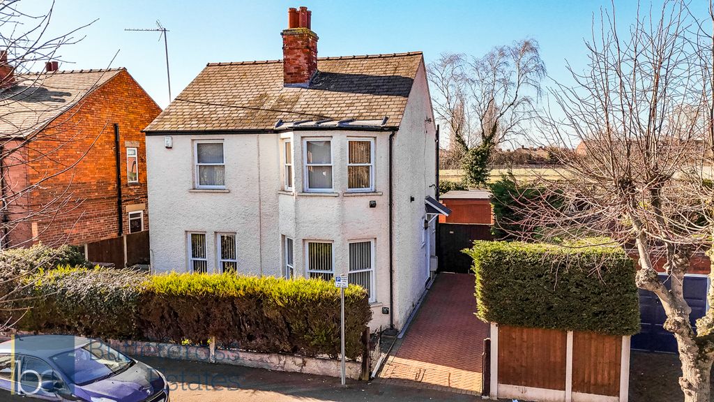 Property photo 3 of 34 Lime Grove