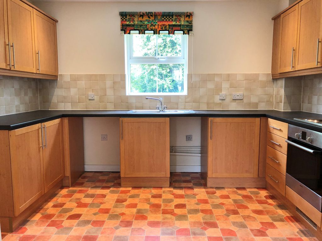 Property photo 3 of 7 Kitchen