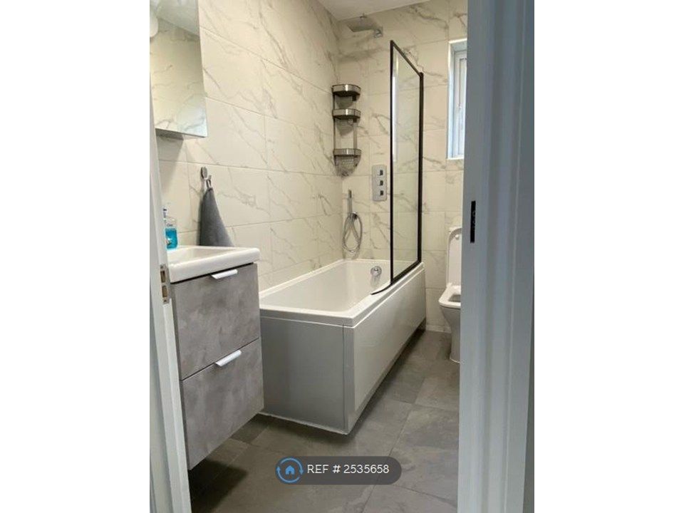 Property photo 3 of 8 Bathroom