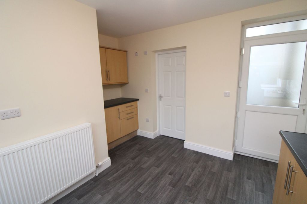 Property photo 3 of 11 Kitchen