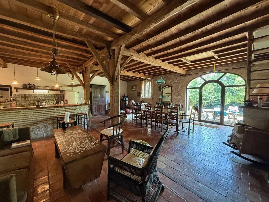 Property photo 2 of 10