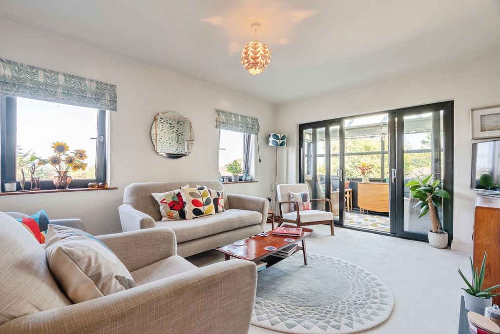 Property photo 3 of 30 Pbox-Img.Jpg