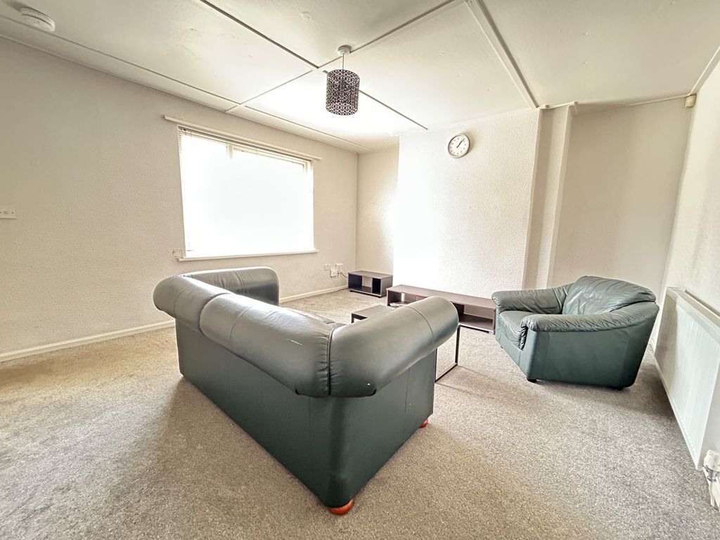 Property photo 2 of 13 907Ad6Bc-8900-44Af-9c6E-3c7Ca98Cedd6