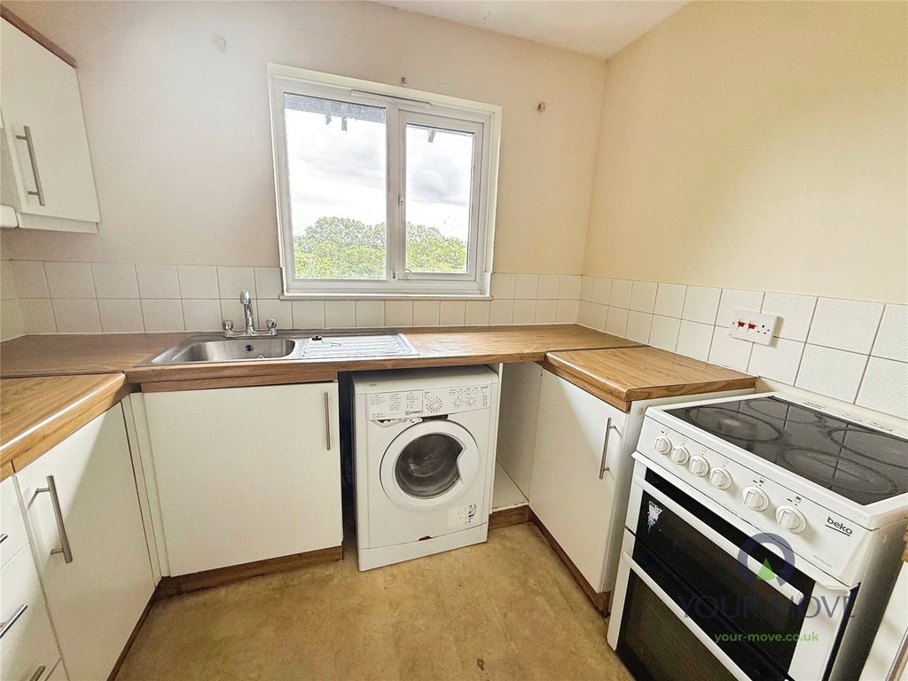 Property photo 2 of 9 Kitchen