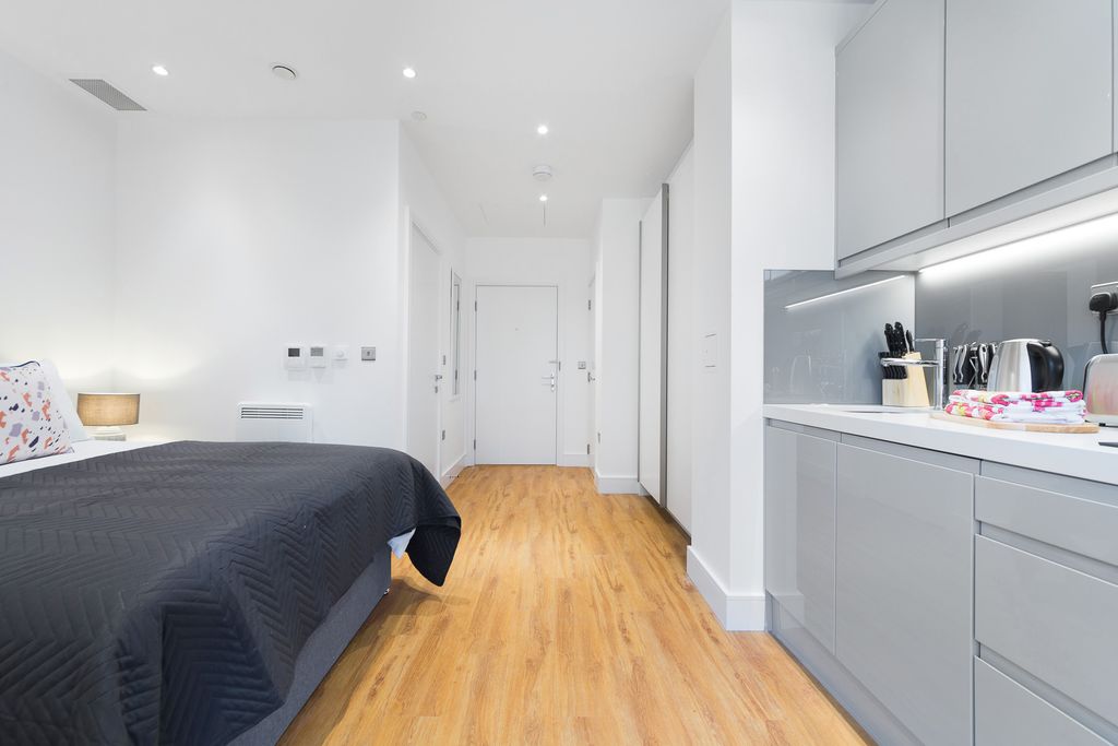 Property photo 3 of 13 Hallway