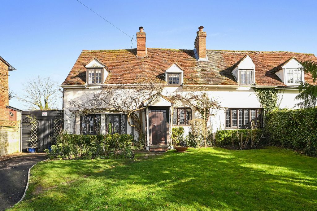 Property photo 1 of 38 Colnepark-Frontshot2