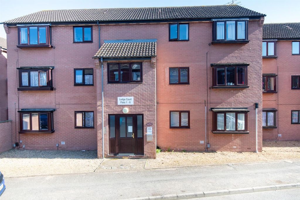 Property photo 1 of 12