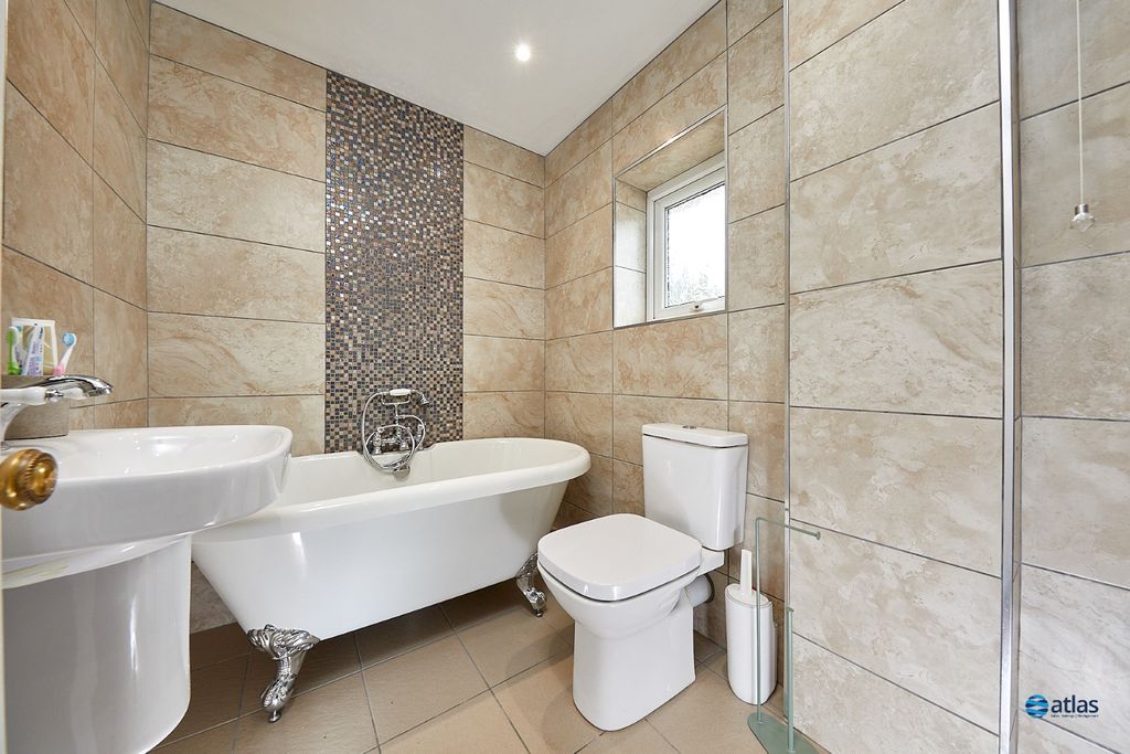 Property photo 2 of 24 Bathroom