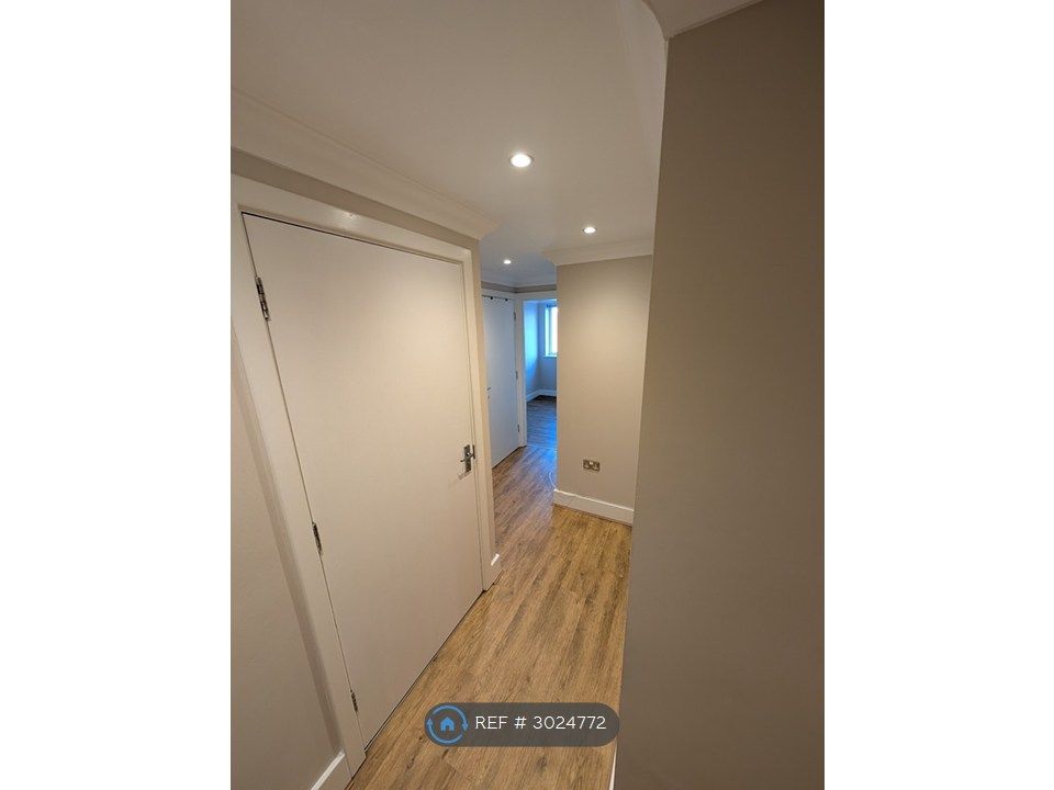 Property photo 3 of 12 Hallway
