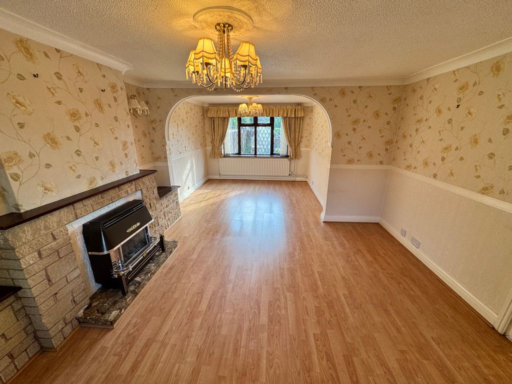 Property photo 2 of 17 Image