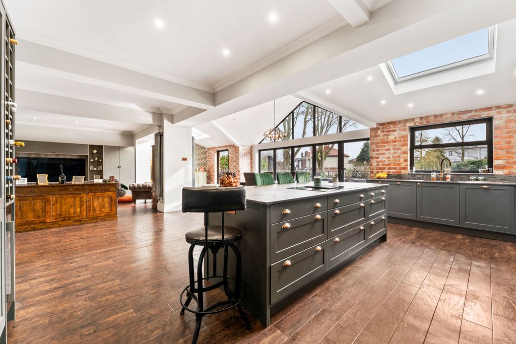 Property photo 3 of 46