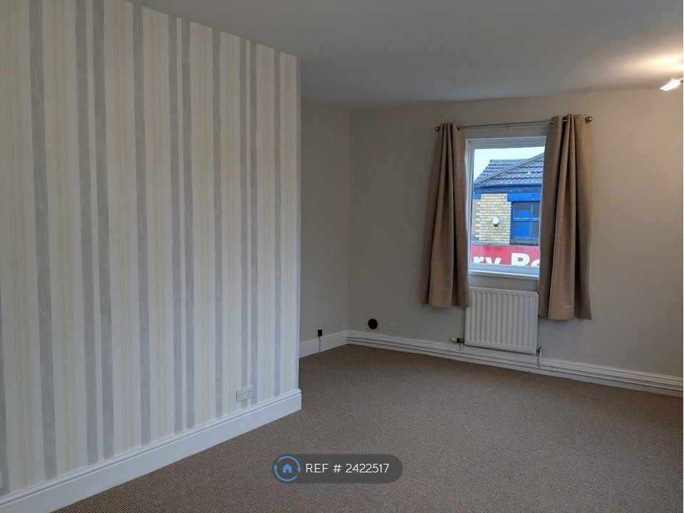 Property photo 3 of 14 Lounge Toward De La Pole Avenue