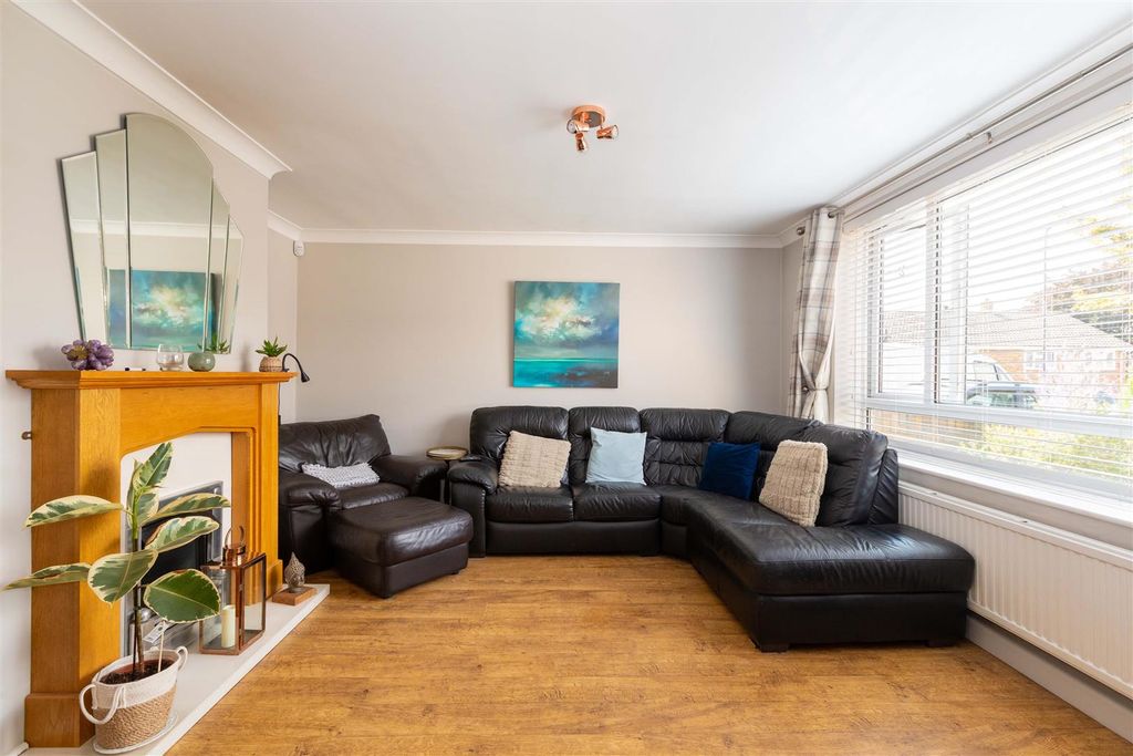 Property photo 2 of 16 83 Pemberton Road-6.Jpg
