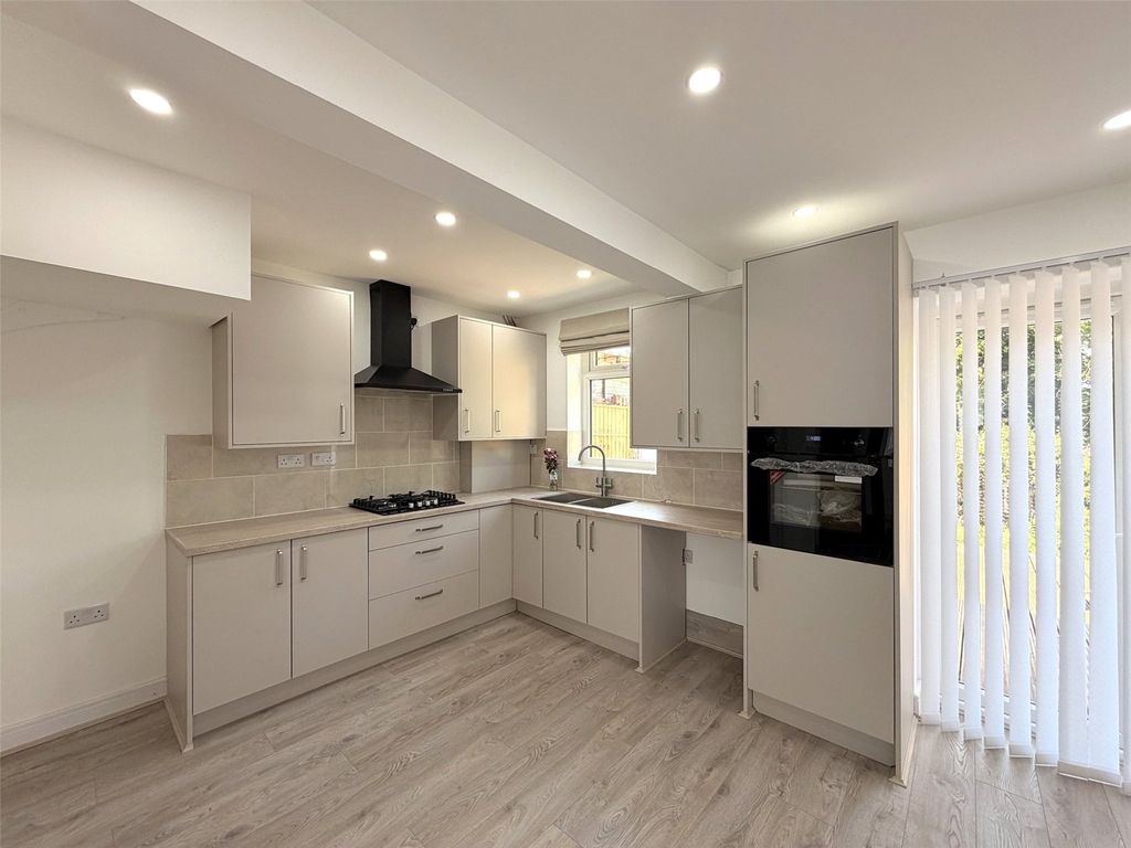 Property photo 2 of 25 Kitchen