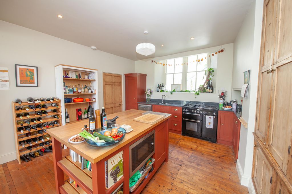 Property photo 3 of 16