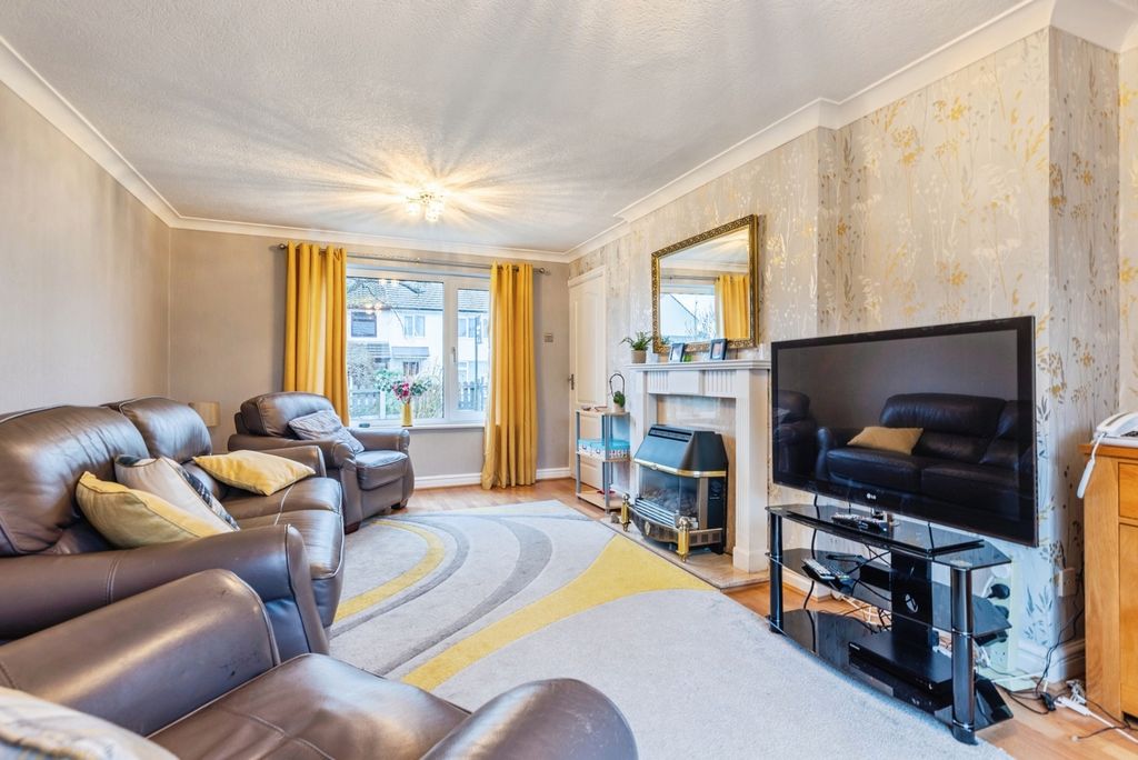 Property photo 3 of 14 Living Room