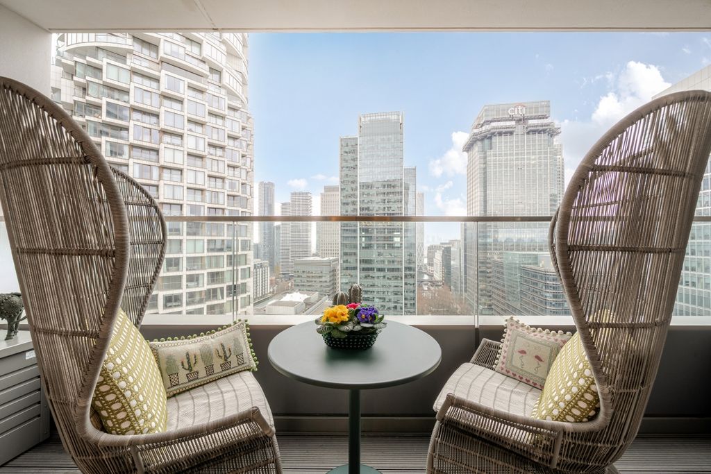 Property photo 3 of 18 1408013-10-698A53...