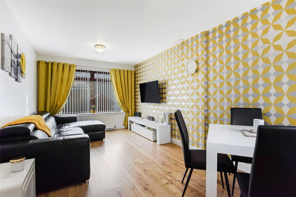 Property photo 2 of 21 Living/Dining Room