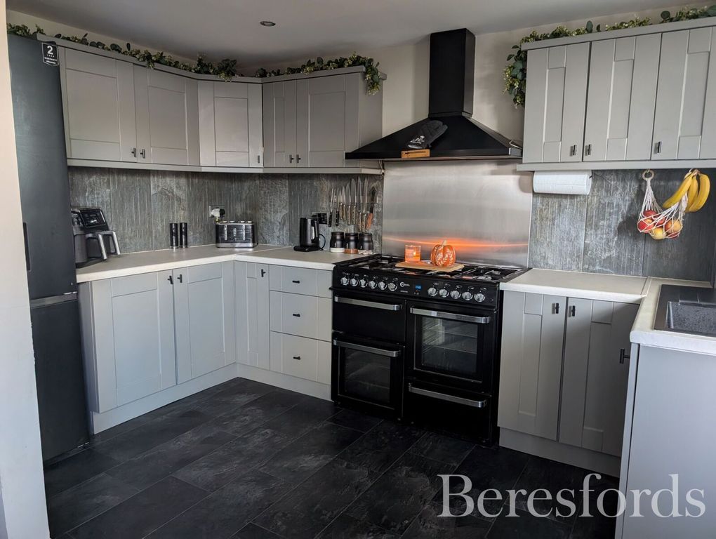 Property photo 2 of 28 Picture No. 04