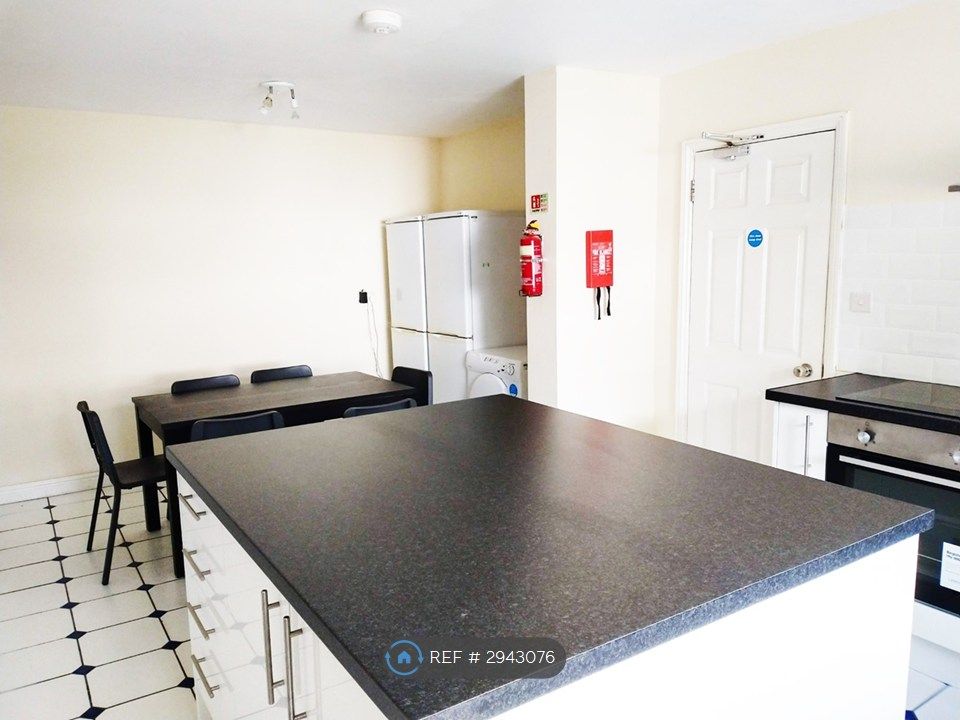 Property photo 3 of 13 Kitchen