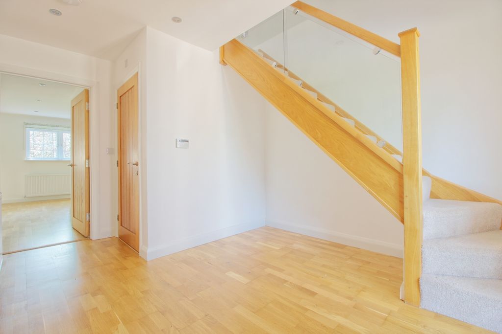 Property photo 2 of 25 Entrance Hall