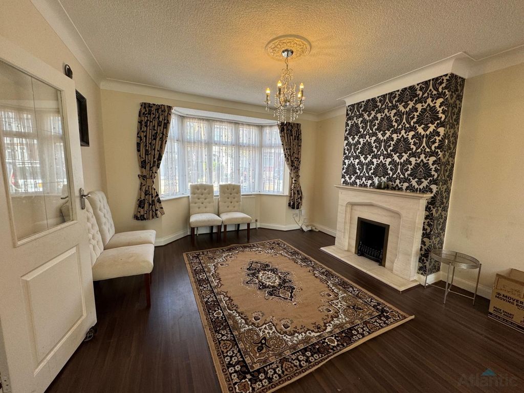 Property photo 2 of 11 Gallery