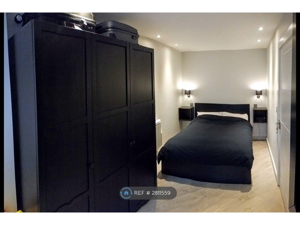 Property photo 3 of 8 Bedroom