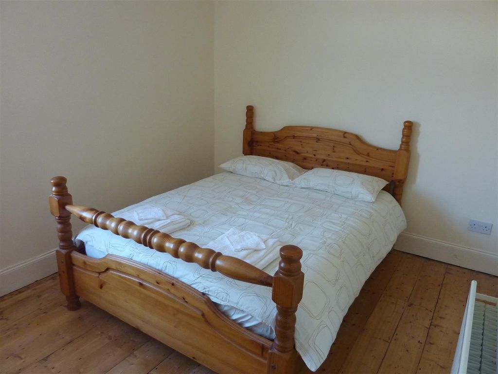 Property photo 2 of 7 Esslemont (48) Photo 1