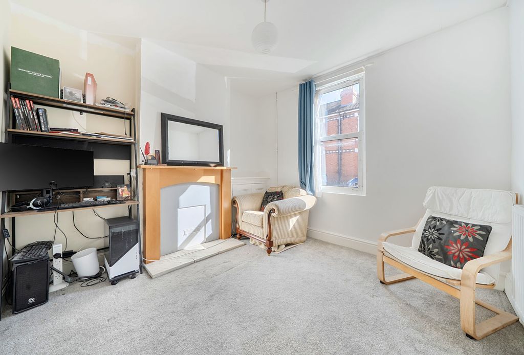 Property photo 3 of 20 1449859-8-69Ebc30...
