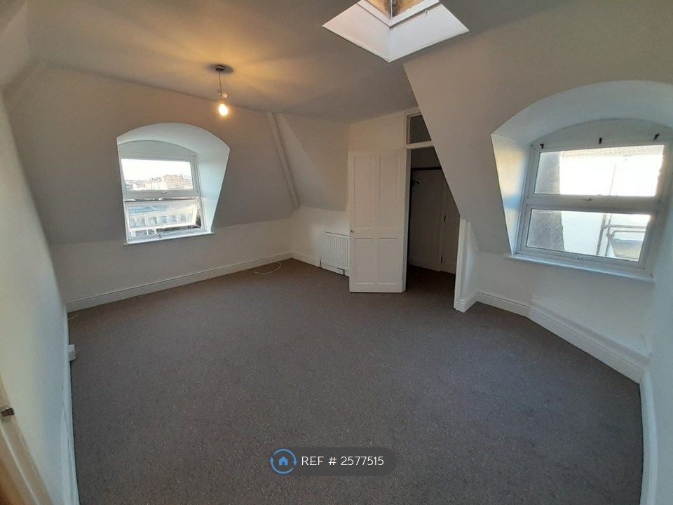 Property photo 1 of 14 Living Room