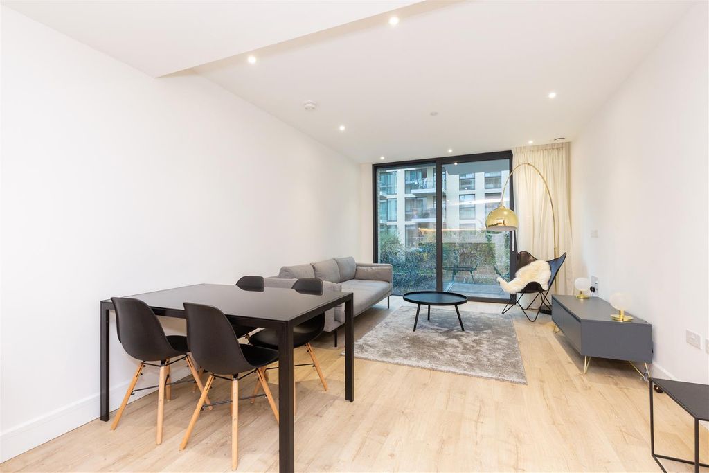 Property photo 2 of 13 210 Neroli House -6.Jpg