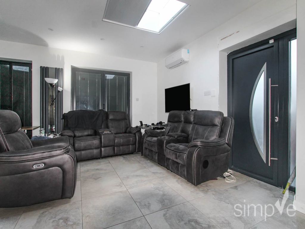 Property photo 3 of 17 Img_7215