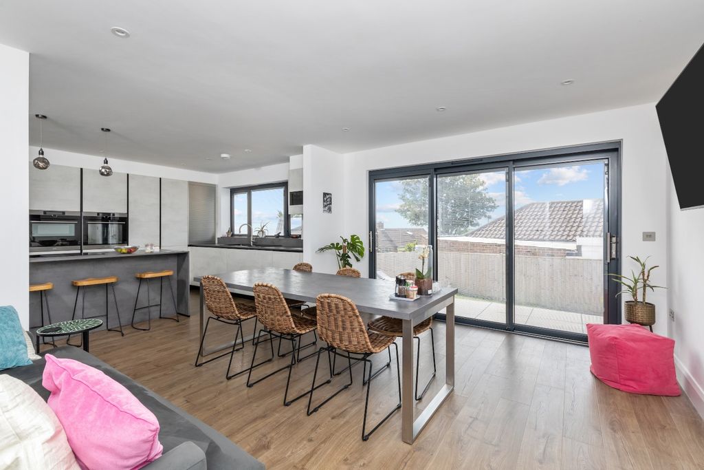 Property photo 3 of 18 4297554