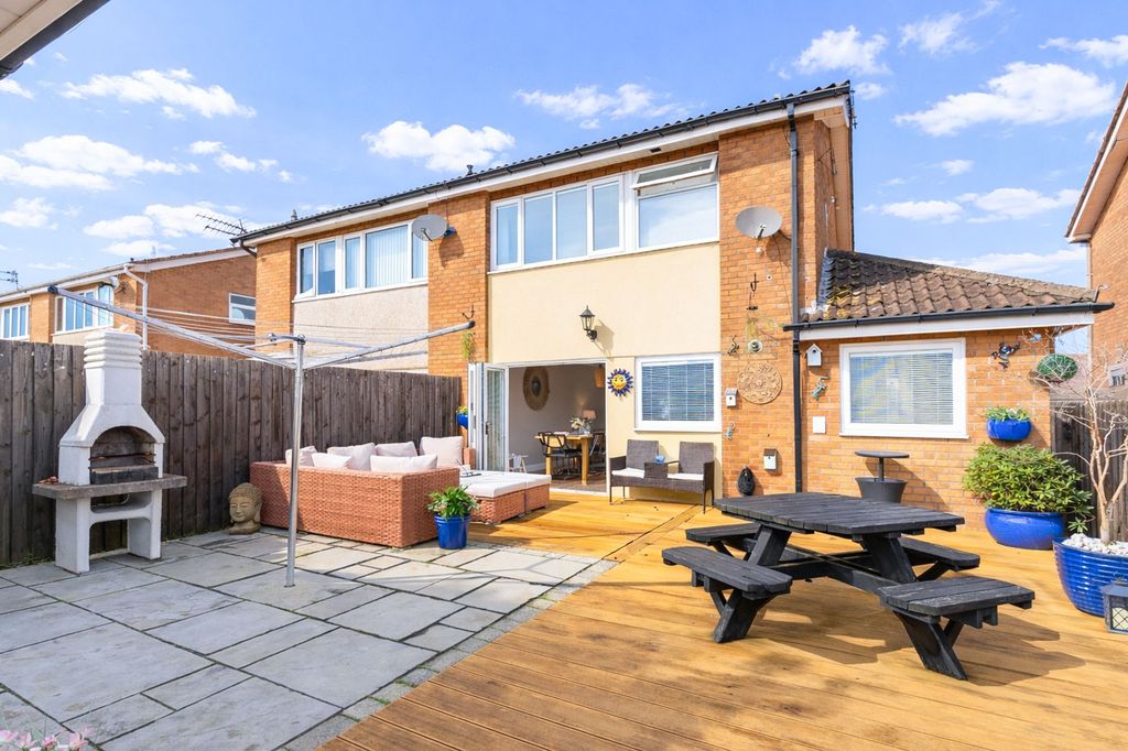 Property photo 2 of 28