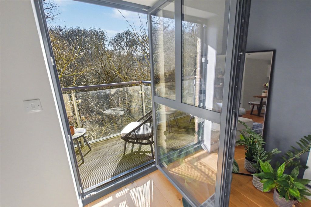 Property photo 3 of 17 Balcony