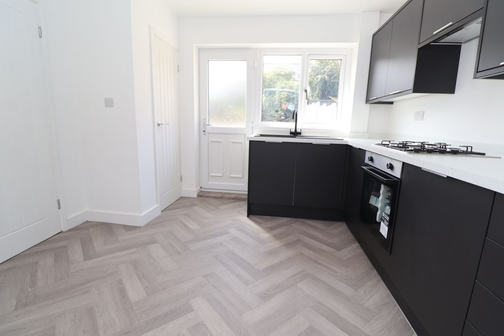 Property photo 3 of 14 Img_4948