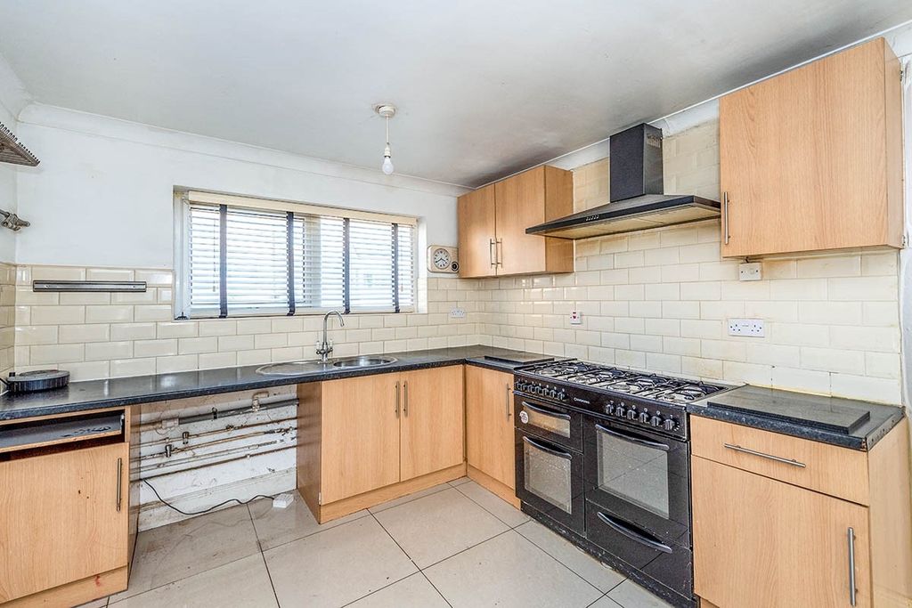 Property photo 2 of 14 Kitchen