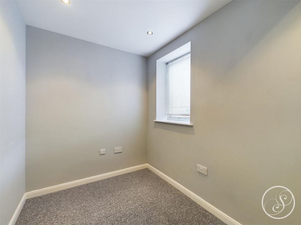 Property photo 3 of 8 Cam02071G0-Pr0242-Still008.Jpg