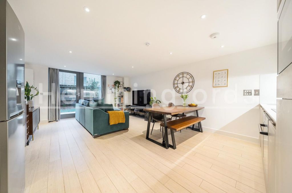 Property photo 1 of 10 A2987610-0299-494A-94B8-5229A1Fb5d20.Jpg