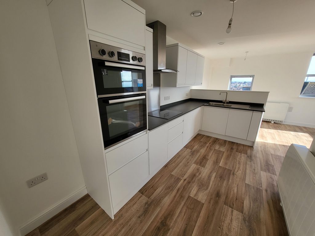 Property photo 2 of 10 Kitchen