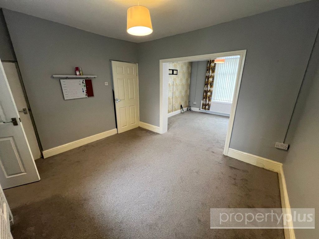 Property photo 2 of 13 Picture No. 12