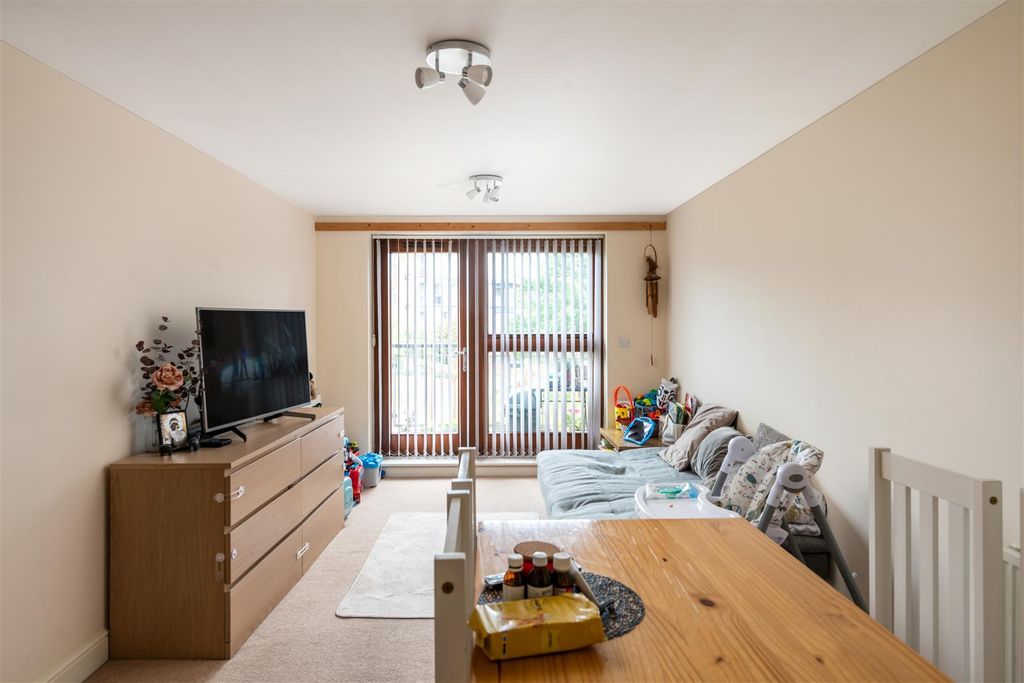 Property photo 2 of 10 143 Howlands Court Internals5.Jpg